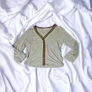 Persaya Small Pullover Long Sleeve V-Neck Shirt